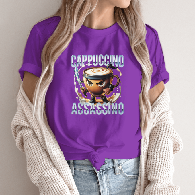 Unisex marškinėliai su spauda „Cappuccino Assassino Tikras Latte karys“ - Image 11