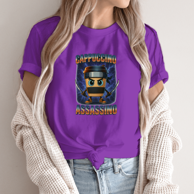 Unisex marškinėliai su spauda „Cappuccino Assassino Žaibo karys“ - Image 11
