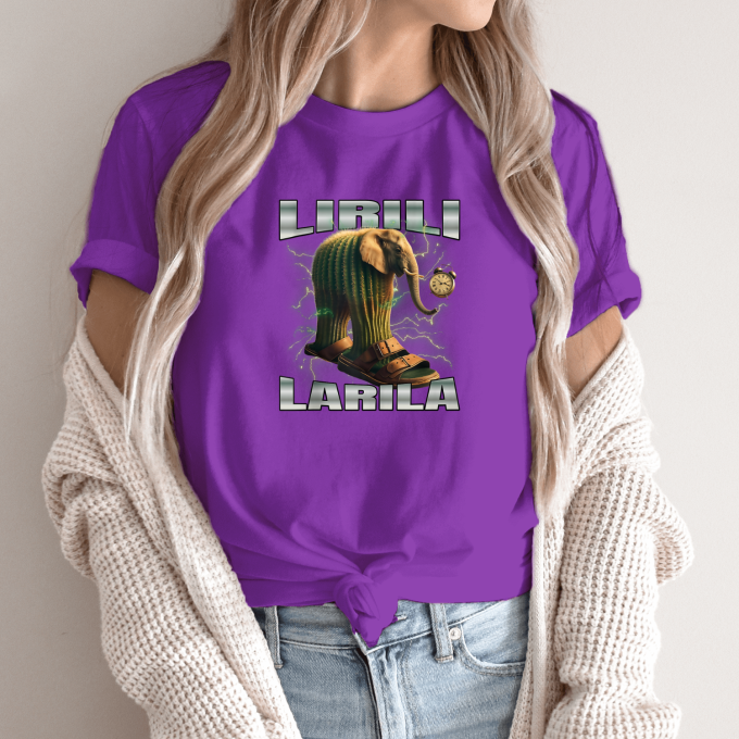 Unisex marškinėliai su spauda „Lirili Larila-sandalai“ - Image 11