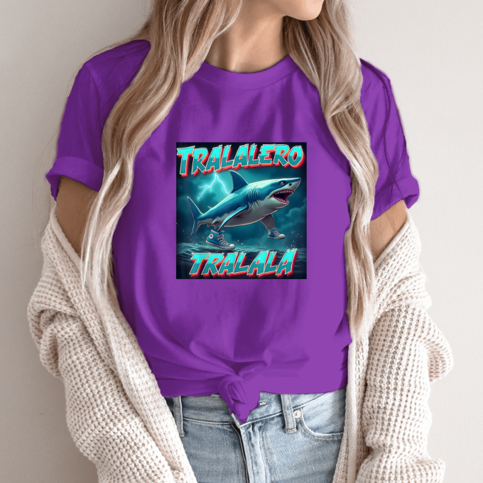 Unisex marškinėliai su spauda „Tralalero Tralala neonas“ - Image 11