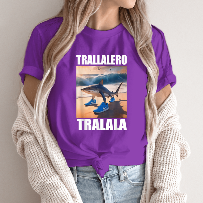 Unisex marškinėliai su spauda „Tralalero Tralala papludimys“ - Image 11