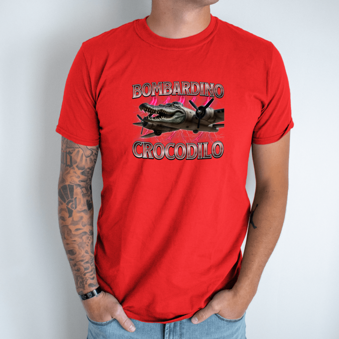 Unisex marškinėliai su spauda „Bombardino Crocodilo Raudonoji audra“ - Image 7