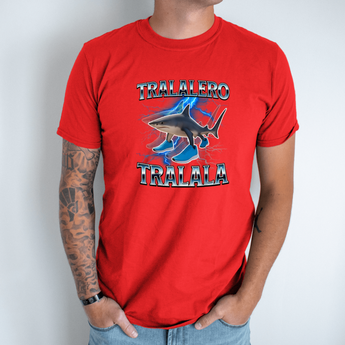 Unisex marškinėliai su spauda „Tralalero Tralala žaibo šešelis“ - Image 5