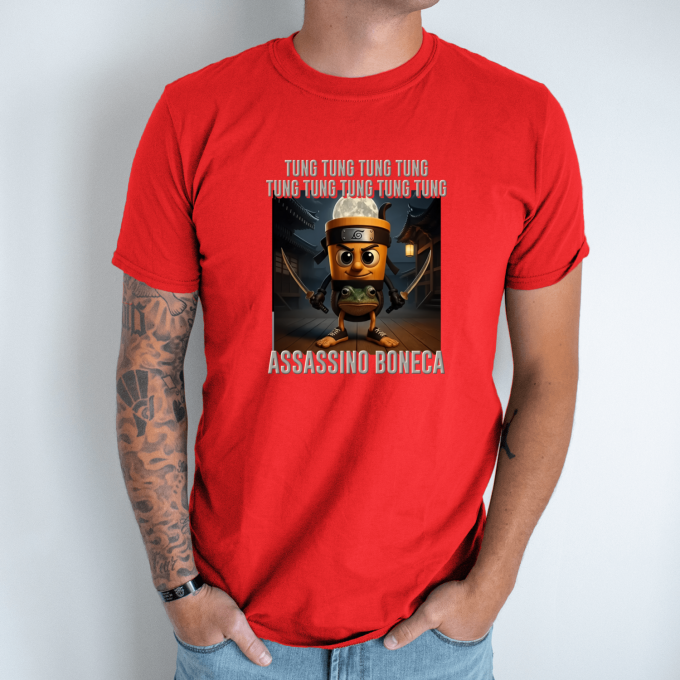 Unisex marškinėliai su spauda „Tung Tung Assassino Boneca“ - Image 7