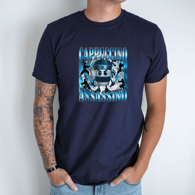 Unisex marškinėliai su spauda „Cappuccino Assassino Nindzių būrys“ - Image 6