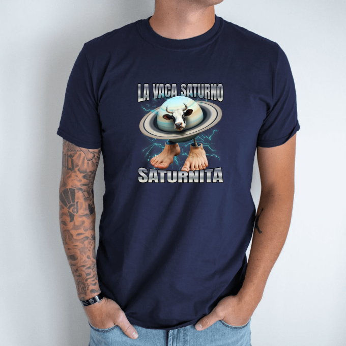 Unisex marškinėliai su spauda „La Vaca Saturno Saturnita“