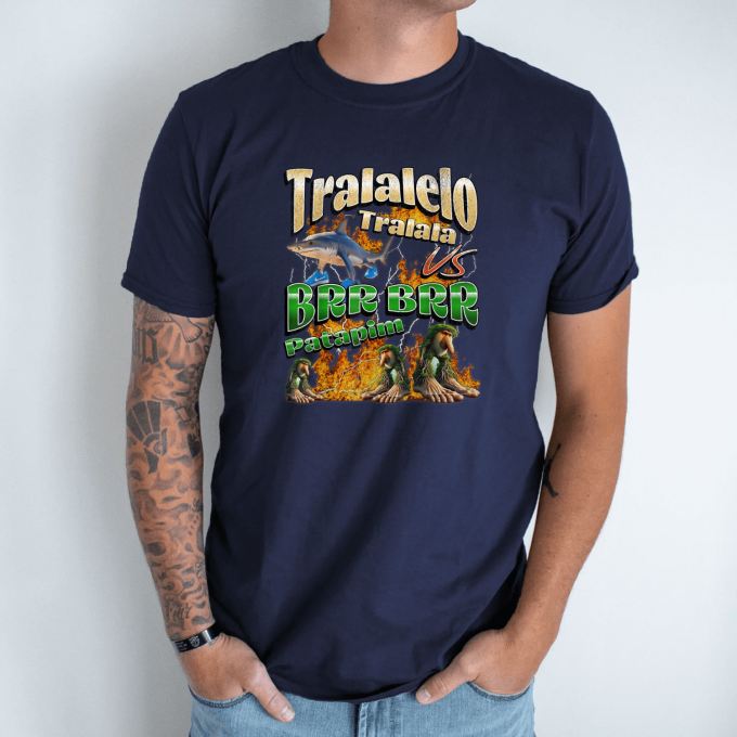 Unisex marškinėliai su spauda „Tralalelo VS Brr Patapim“ - Image 6