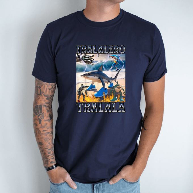 Unisex marškinėliai su spauda „Tralalero Tralala chaosas“ - Image 6