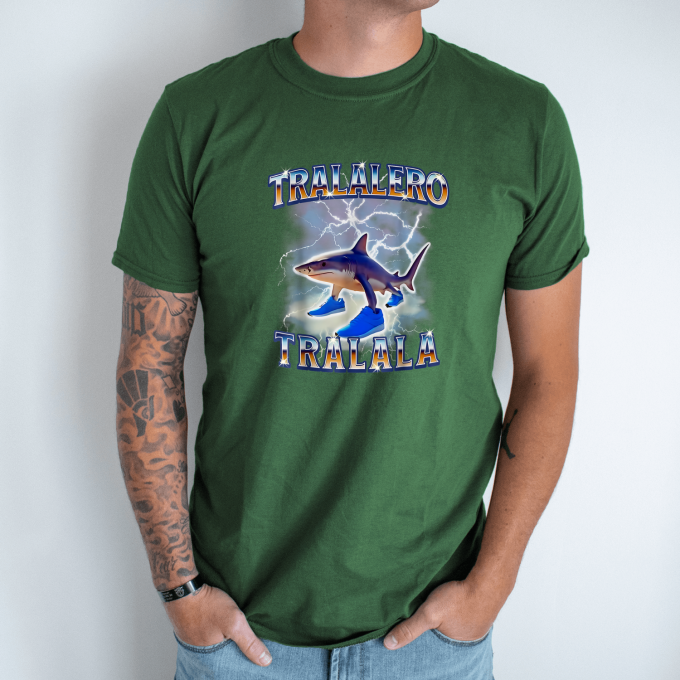 Unisex marškinėliai su spauda „Tralalero Tralala blizgutis“ - Image 5