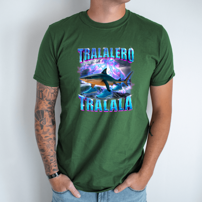 Unisex marškinėliai su spauda „Tralalero Tralala žaibas“ - Image 6