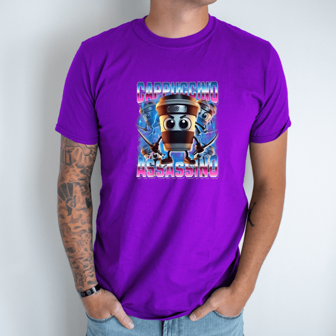 Unisex marškinėliai su spauda „Cappuccino Assassino Rožinė energija“ - Image 4