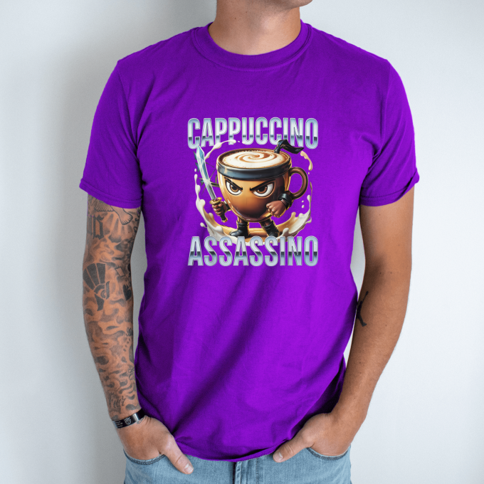 Unisex marškinėliai su spauda „Cappuccino Assassino Tikras Latte karys“ - Image 4