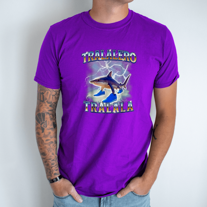 Unisex marškinėliai su spauda „Tralalero Tralala blizgutis“ - Image 7