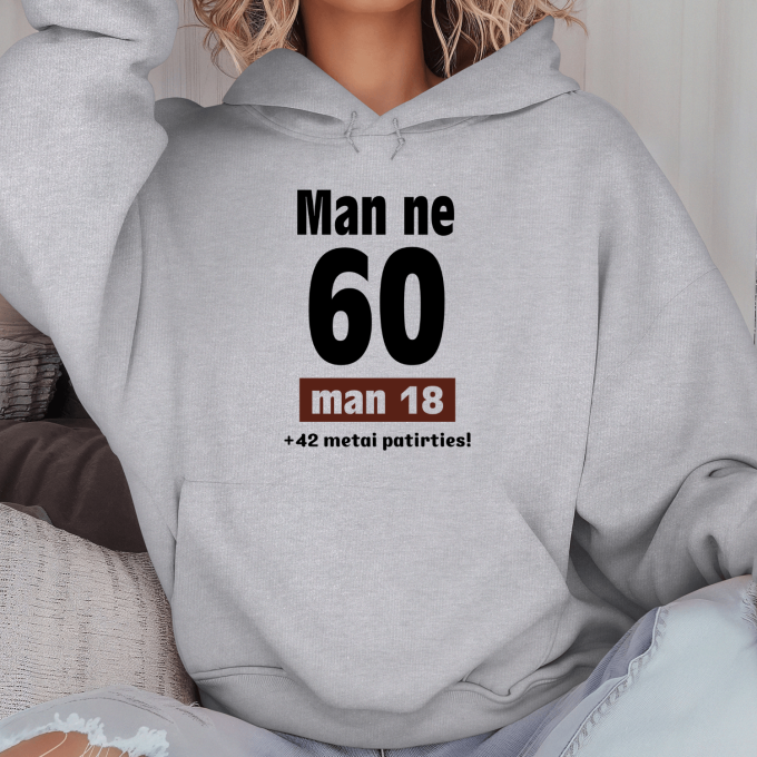 Unisex džemperis su spauda „Man ne 60“ - Image 7