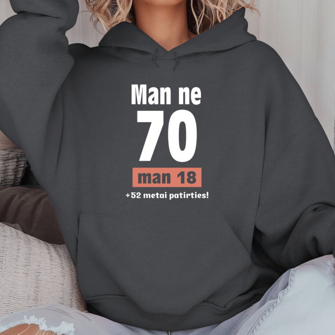 Unisex džemperis su spauda „Man ne 70“ - Image 5
