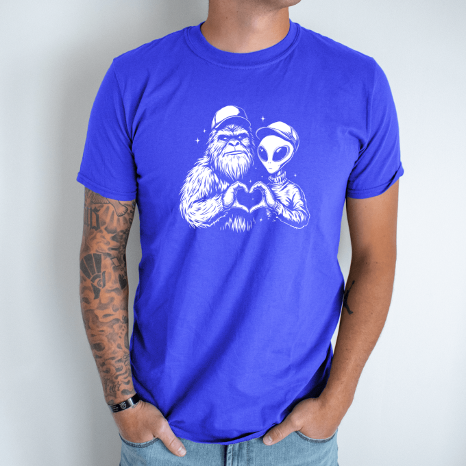 Unisex marškinėliai su spauda „Marsietis ir Bigfutas kartu“ - Image 6