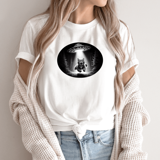 Unisex marškinėliai su spauda „Ateivių katino pagrobimas“ - Image 9