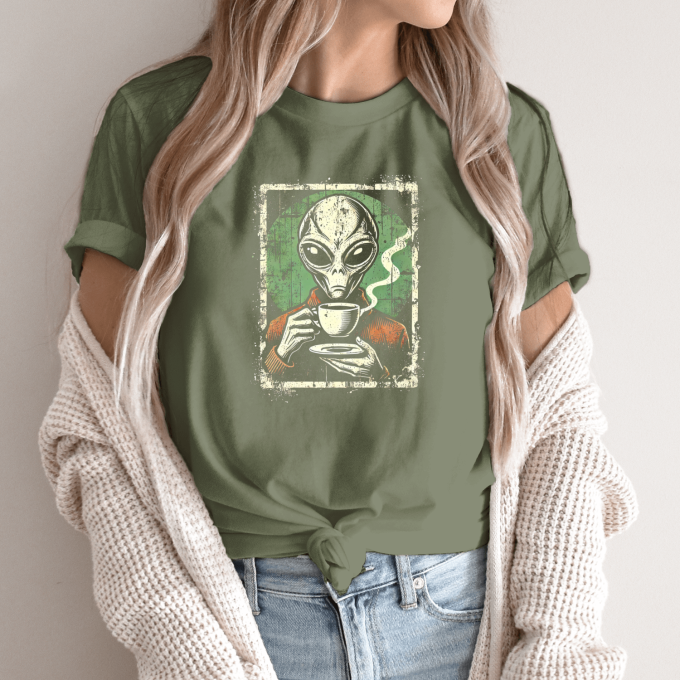 Unisex marškinėliai su spauda „Kava iš kitos galaktikos“ - Image 8