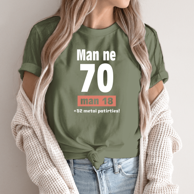 Unisex marškinėliai su spauda „Man ne 70“ - Image 9