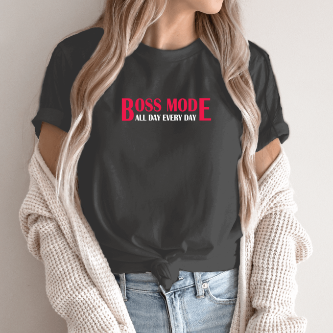 Unisex marškinėliai su spauda „Boss mode“ - Image 12