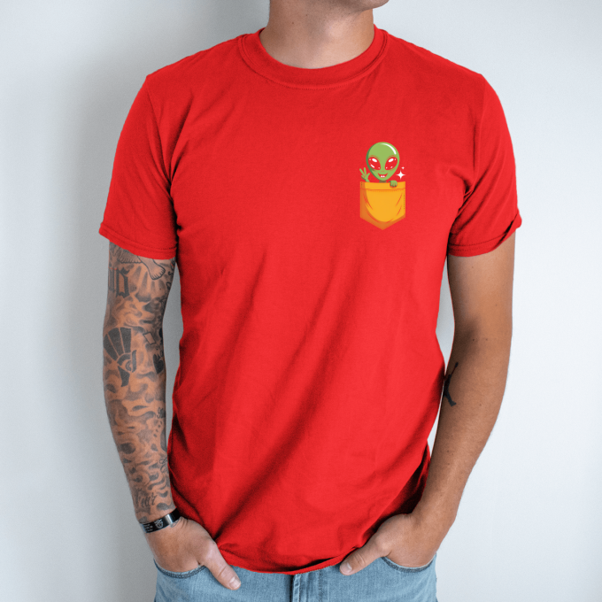 Unisex marškinėliai su spauda „Ateivis kišenėje“ - Image 7