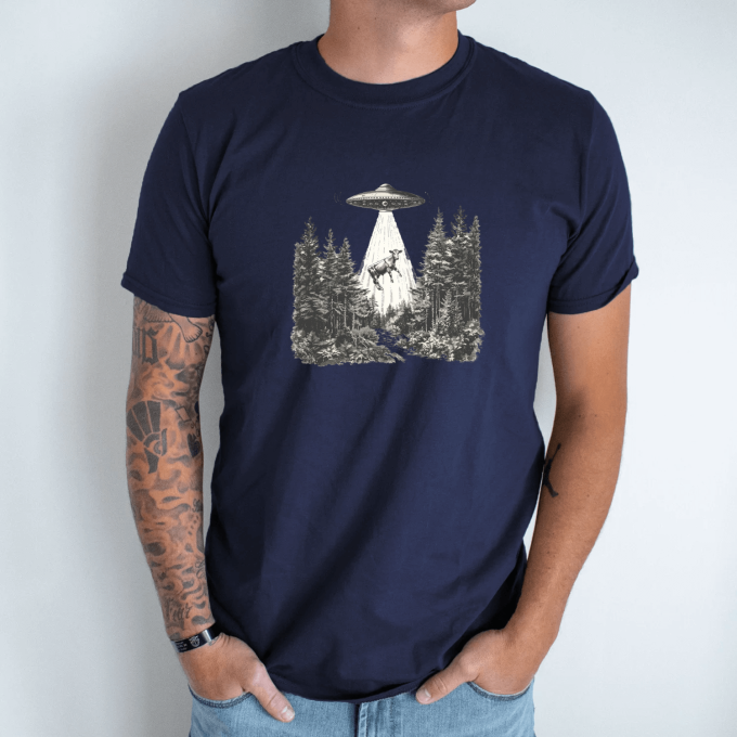 Unisex marškinėliai su spauda „Karvė pakeliui į Marsą“ - Image 6