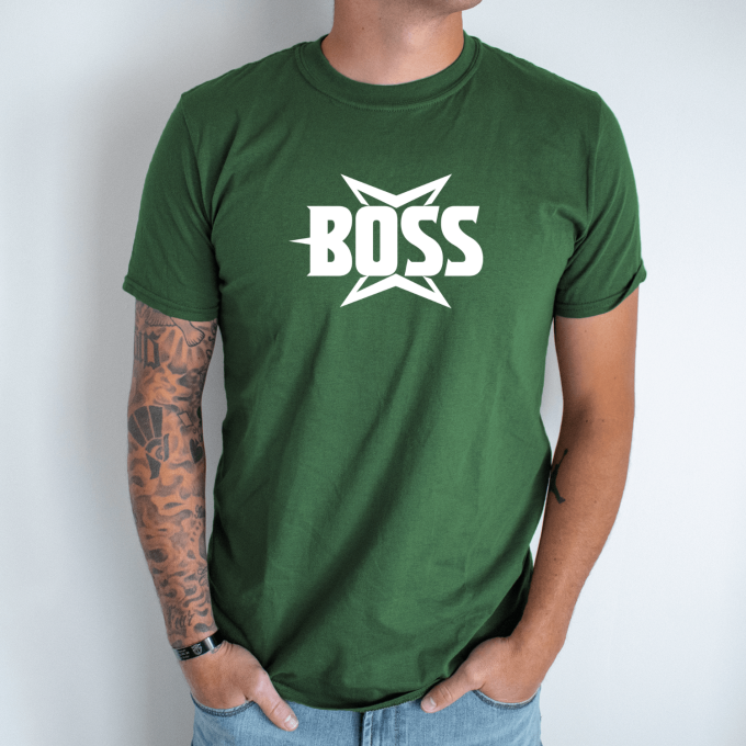 Unisex marškinėliai su spauda „Boss“ - Image 5