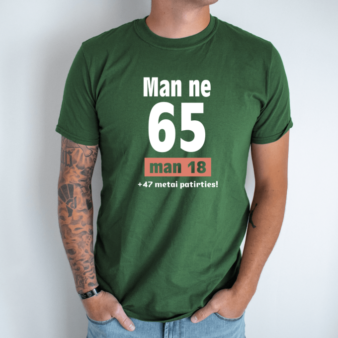 Unisex marškinėliai su spauda „Man ne 65“ - Image 6