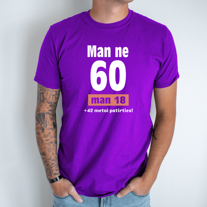 Unisex marškinėliai su spauda „Man ne 60“ - Image 4