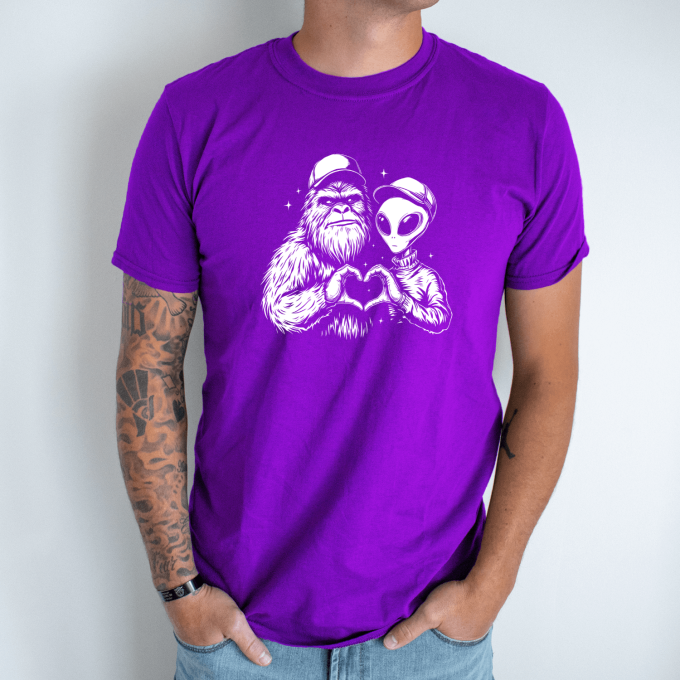 Unisex marškinėliai su spauda „Marsietis ir Bigfutas kartu“ - Image 4