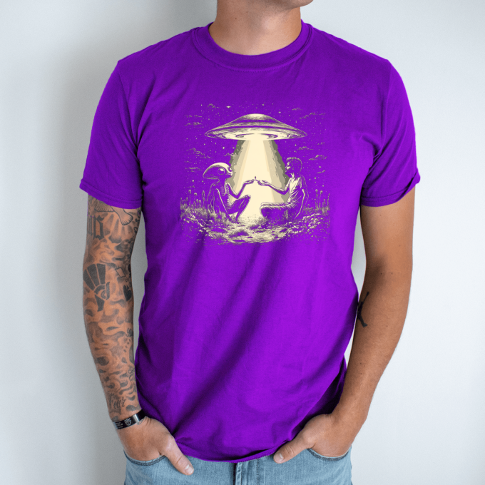 Unisex marškinėliai su spauda „Marsietiškas ryšys“ - Image 4