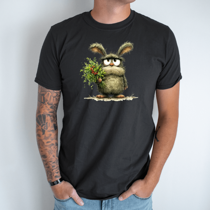 Unisex marškinėliai su spauda „Niurzga kiškis“ - Image 8