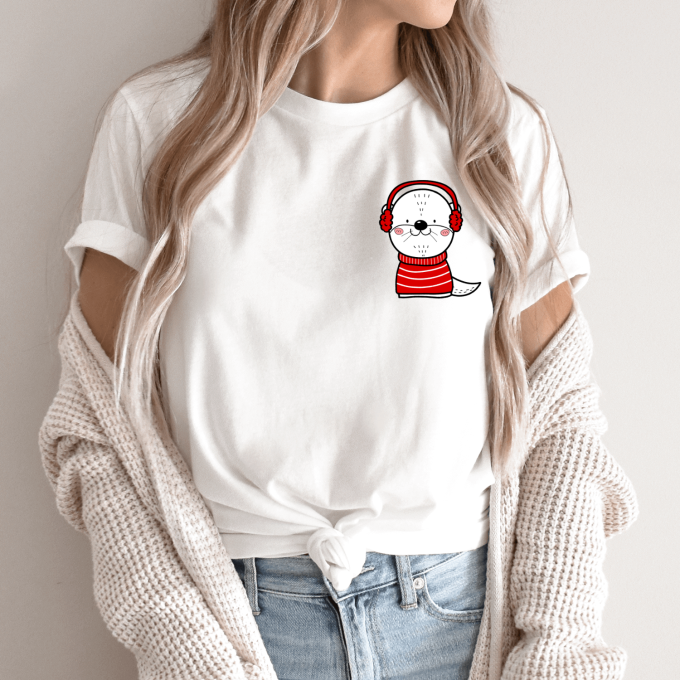 Unisex marškinėliai su spauda „Kalėdinė ūdra“ - Image 2
