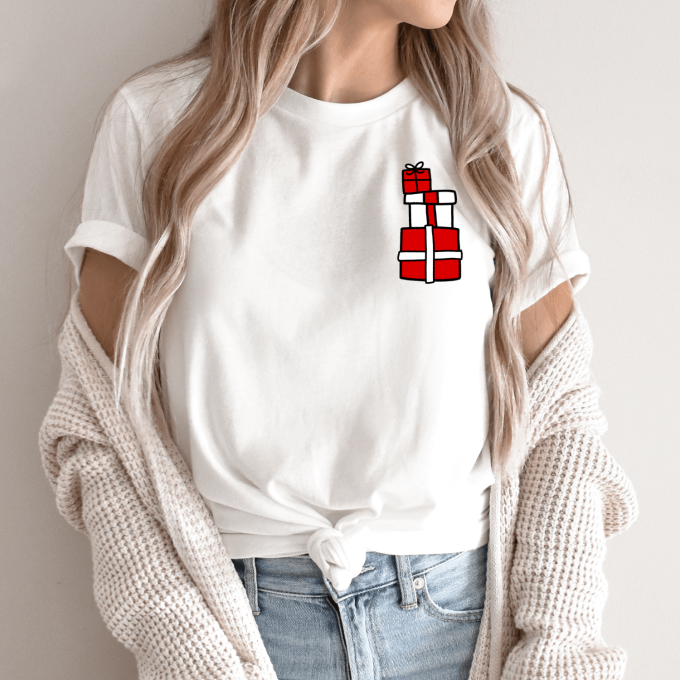 Unisex marškinėliai su spauda „Kalėdinės dovanos“ - Image 2