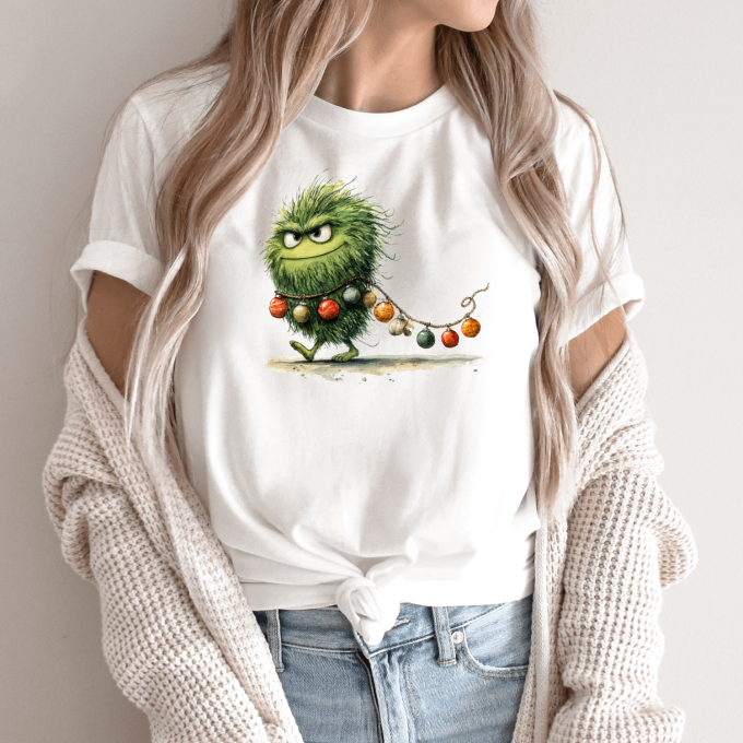 Unisex marškinėliai su spauda „Girliandų grobikas“ - Image 9