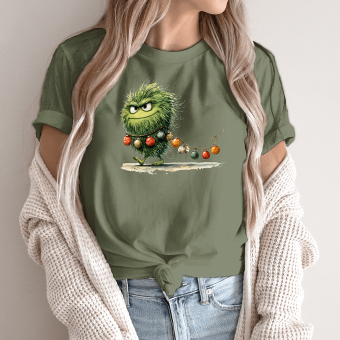 Unisex marškinėliai su spauda „Girliandų grobikas“ - Image 10