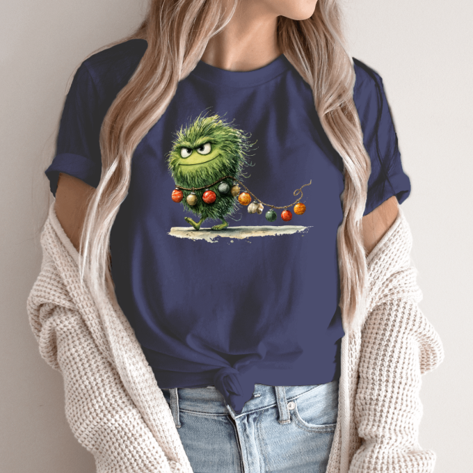 Unisex marškinėliai su spauda „Girliandų grobikas“ - Image 12