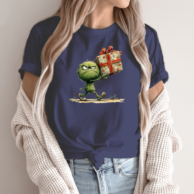 Unisex marškinėliai su spauda „Piktas dovanotojas“ - Image 12