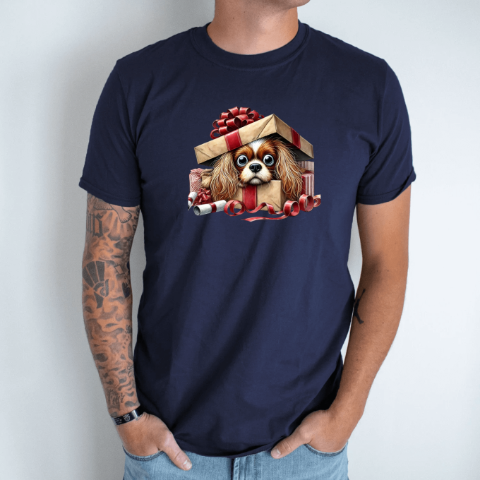 Unisex marškinėliai su spauda „Kalėdinė staigmena“ - Image 6