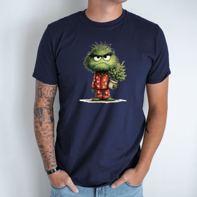 Unisex marškinėliai su spauda „Kalėdų niurzga“ - Image 6
