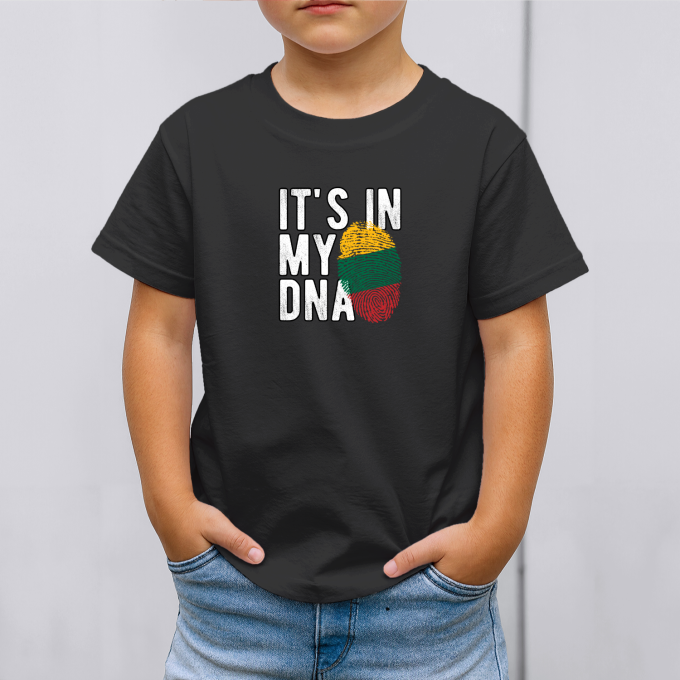 Vaikiški marškinėliai su spauda „It’s in my DNA“ - Image 3
