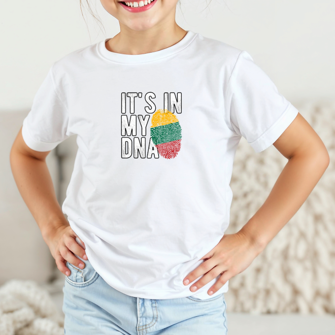 Vaikiški marškinėliai su spauda „It’s in my DNA“ - Image 5